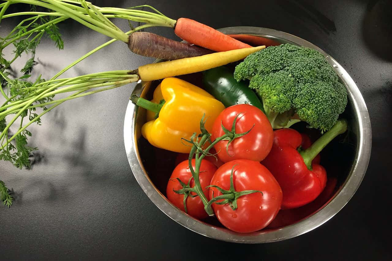 Prendersi cura del colon in modo naturale: alimenti, bevande e integratori che aiutano a prevenire i polipi