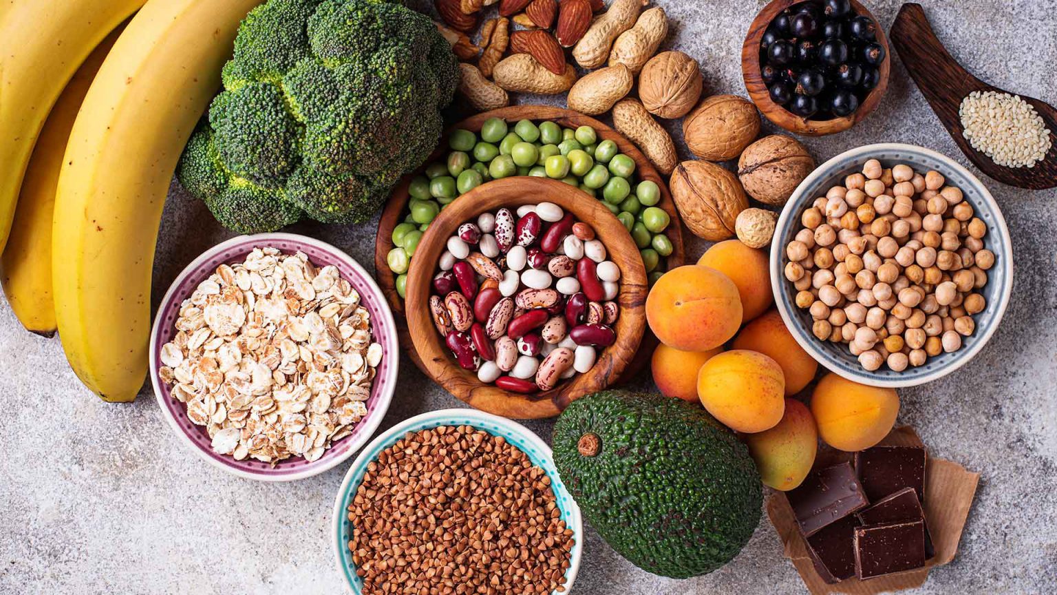 6 nutrienti sorprendenti per la salute delle ossa (oltre al calcio)